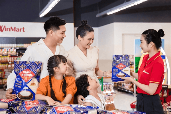 The system of more than 3,500 supermarkets, WinMart_WinMart+ stores always maintains the percentage of Vietnamese products reaching 90%.