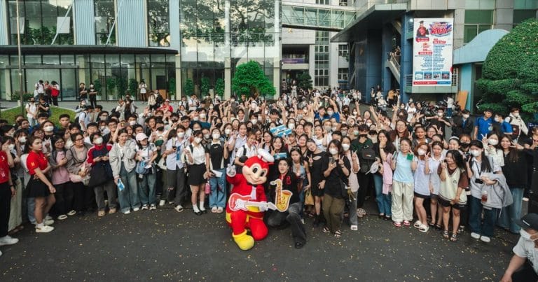Hành trình “The Jolly Tour – Niềm Vui Âm Vang” do Jollibee tổ chức thu hút 300.000 sinh viên tham gia