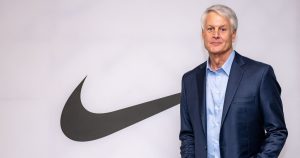 CEO Nike bất ngờ từ chức