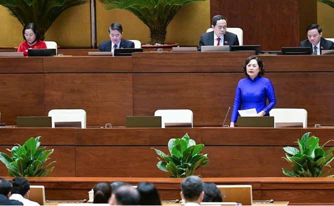 Thống đốc Nguyễn Thị Hồng giải thích lý do ngân hàng chỉ bán vàng, không mua vào Thống đốc Ngân hàng Nhà nước Việt Nam Nguyễn Thị Hồng trả lời câu hỏi của đại biểu. Ảnh: Baochinhphu.