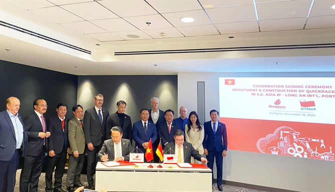 QuickPack đầu tư 30 triệu EUR vào khu công nghiệp Đông Nam Á Long An 2. Ông Nguyễn Môn – Tổng Giám đốc KCN Đồng Tâm và Ông Daniel Held, Tổng Giám đốc QuickPack, ký kết MOU.