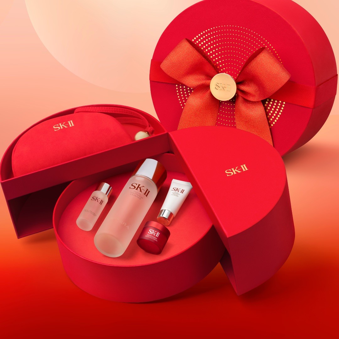 344561_sk-ii-ra-mat-pop-up-store-ha-n_1732265606 Hộp quà phiên bản giới hạn SK-II Holiday Limited Gift Box sang trọng, chứa các sản phẩm best-seller của SK-II.