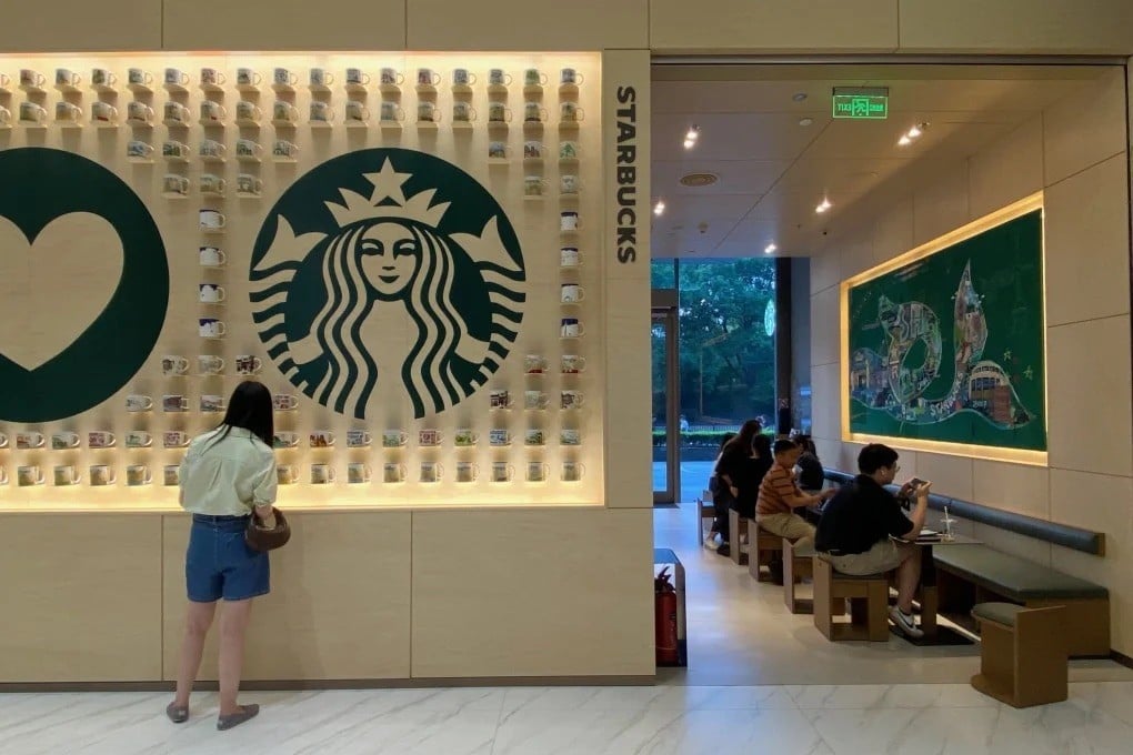 Những tháng gần đây, Starbucks đã học theo một số thương hiệu toàn cầu khác bằng cách thâm nhập các thành phố nhỏ, nơi cạnh tranh thấp hơn.